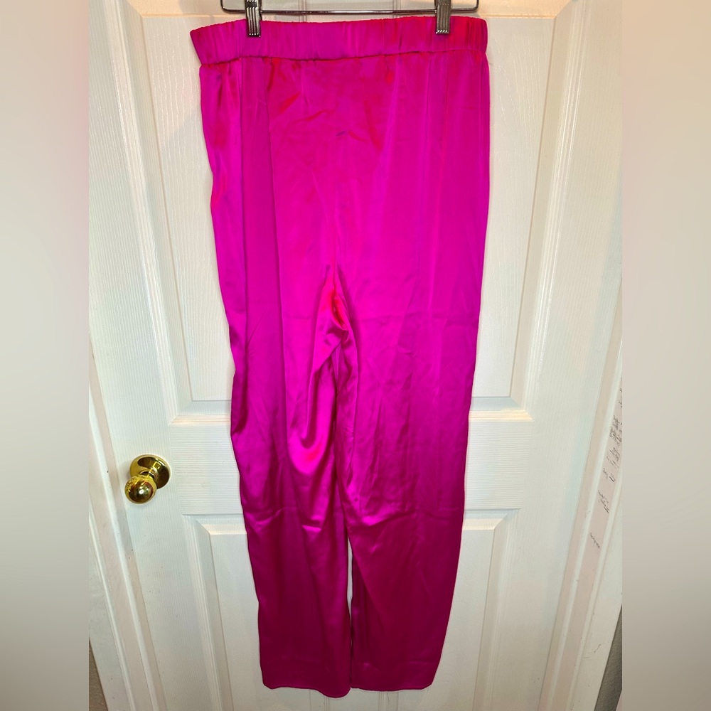 NWOT Vici Collection โSassy But Classyโ Wide Leg Satin Pants โ Fuchsia ๐โจ - Picture 4 of 9
